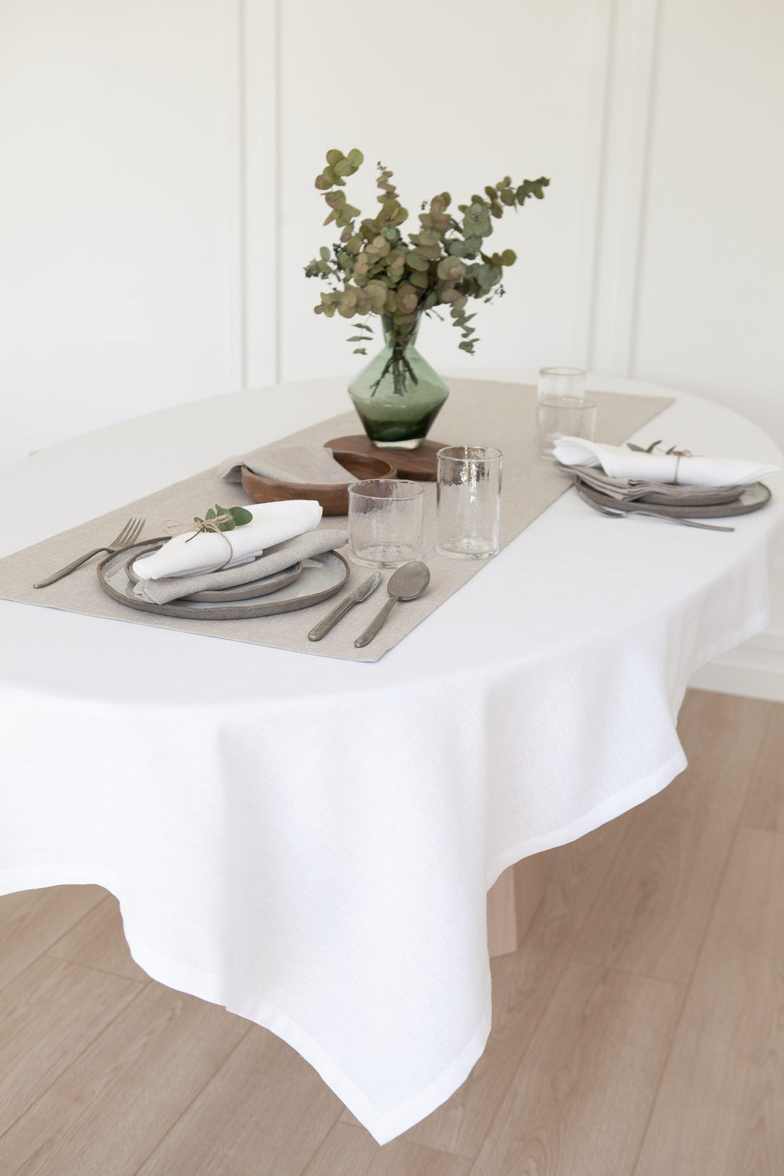 Keten Dokulu Beyaz Masa Örtüsü 1.40x2.40