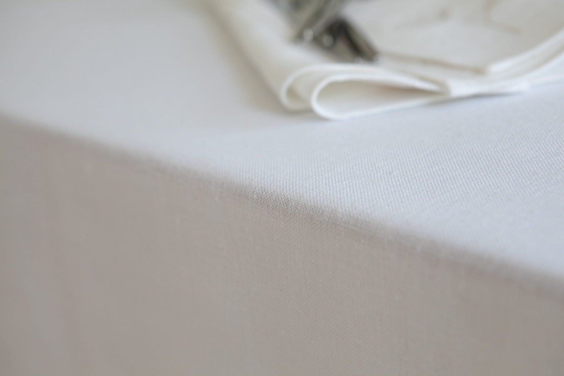 Keten Dokulu Beyaz Masa Örtüsü 1.40x2.40