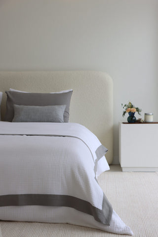 Gri Renkli Bordürlü Müslin Pike