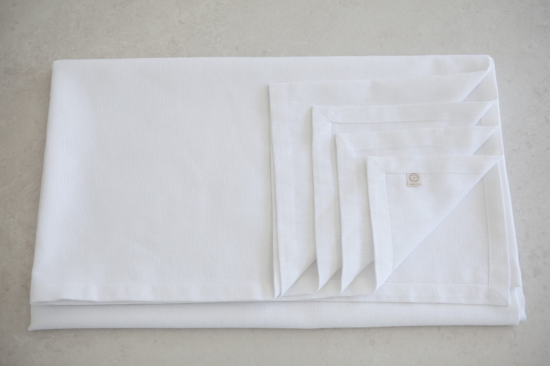 Keten Dokulu Beyaz Masa Örtüsü 1.40x2.40