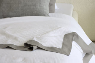 Gri Renkli Bordürlü Müslin Pike