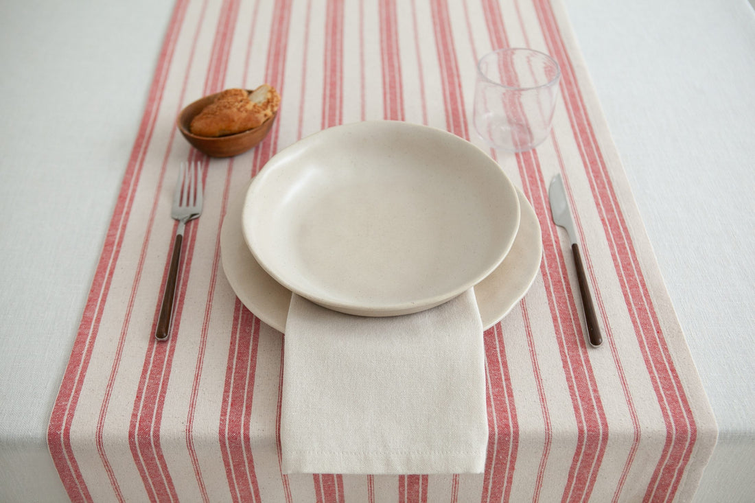 Kırmızı Çizgili Keten Runner