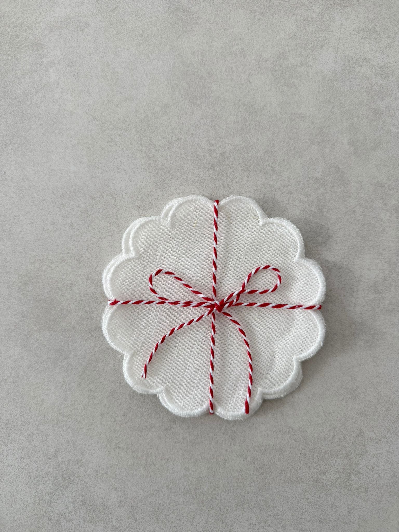 Beyaz Biye Detaylı Bardak Altlığı 4’lü Set