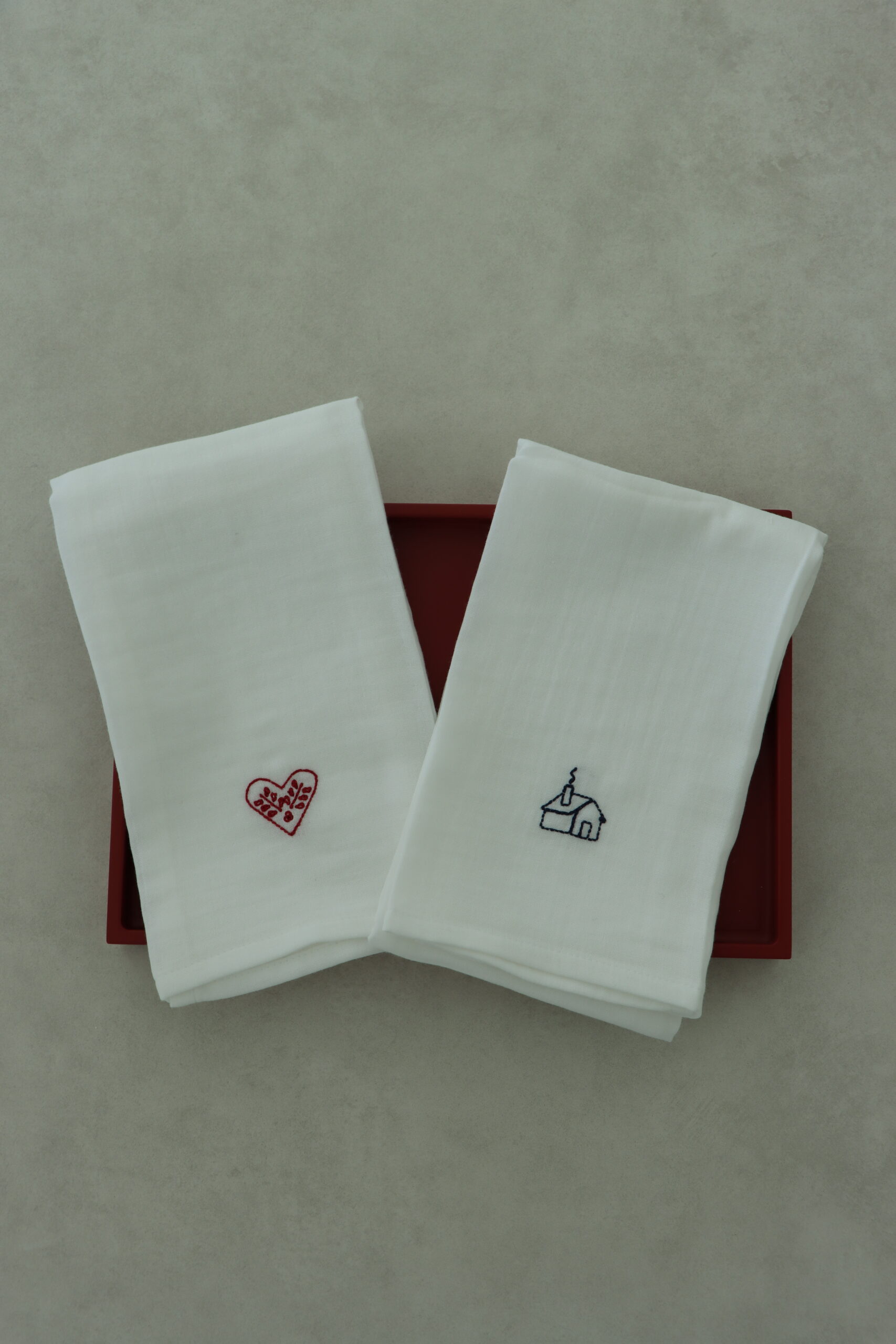 Kalp Ve Ev Nakışlı Müslin Peçete